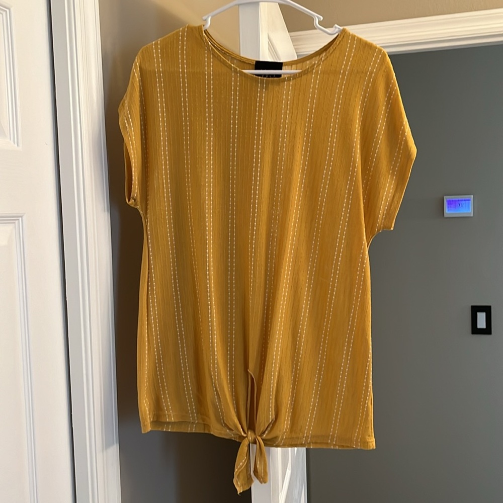 Women’s Shirt Sleeve Top Size M